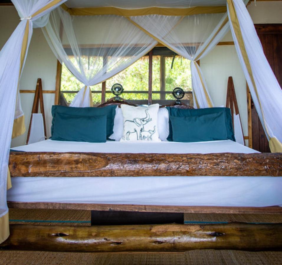 Simply Saadani Camp, A Tent With A View Safaris Mkwaja エクステリア 写真