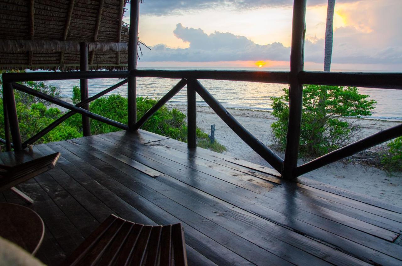 Simply Saadani Camp, A Tent With A View Safaris Mkwaja エクステリア 写真