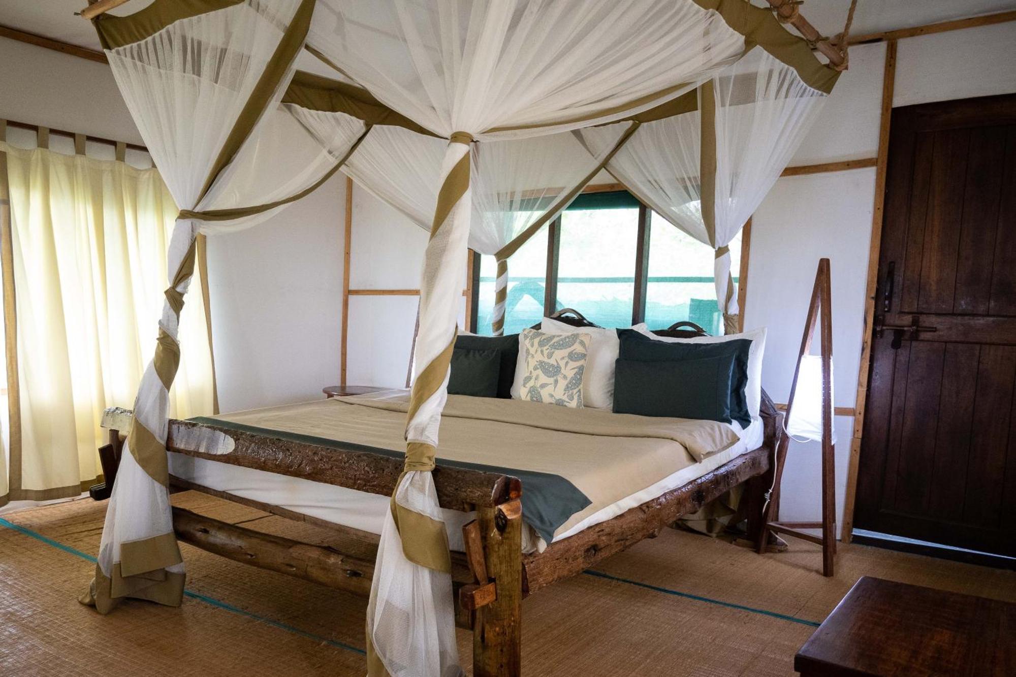 Simply Saadani Camp, A Tent With A View Safaris Mkwaja エクステリア 写真